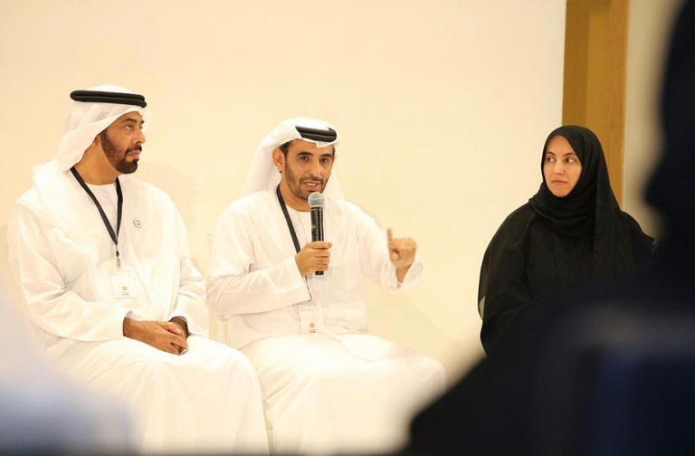 جانب من الحلقة الشبابية بحضور الشيخ نهيان بن مبارك آل نهيان