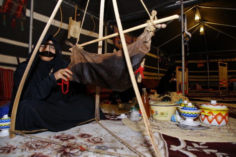 جانب من فعاليات "مهرجان دبي وتراثنا الحي" 