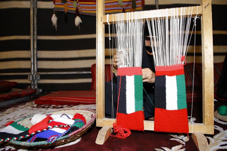 جانب من فعاليات "مهرجان دبي وتراثنا الحي" 