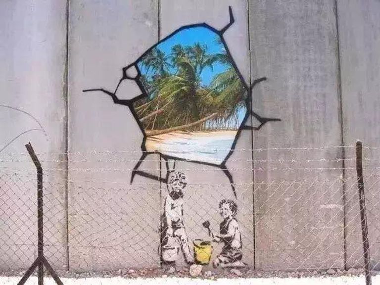 صورة من معرض فنان الشارع الشهير بانكسي في ميلانو - صورة أرشيفية