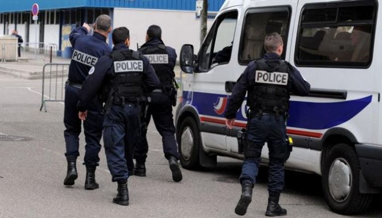 عناصر من الشرطة الفرنسية خلال عمليات مداهمات - أرشيفية