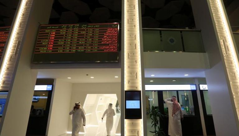 سوق دبي المالي يتراجع عند الختام