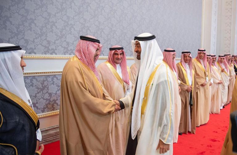 استقبال رسمي لولي العهد السعودي في زيارته لدولة الإمارات الشيخ محمد بن زايد آل نهيان خلال استقباله ولي العهد السعودي