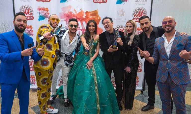 المغربية دنيا بطمة تتألق في حفل الـ"باما" بفستان من توقيع منى المنصوري