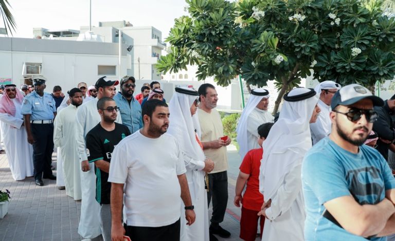 إقبال كثيف على مراكز الاقتراع في الانتخابات البحرينية