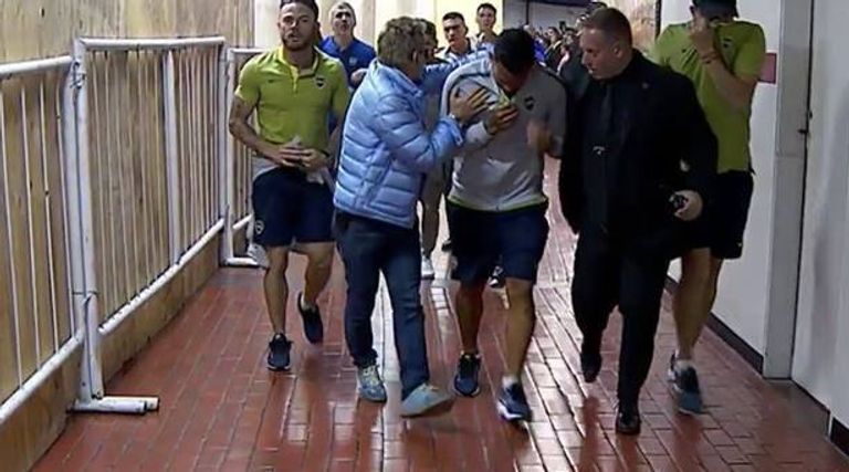 حافلة فريق بوكا جونيورز جماهير ريفر بليت- صورة أرشيفية