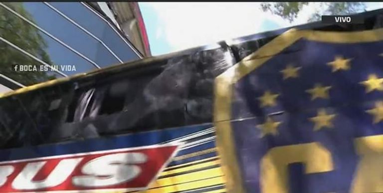 حافلة فريق بوكا جونيورز جماهير ريفر بليت- صورة أرشيفية