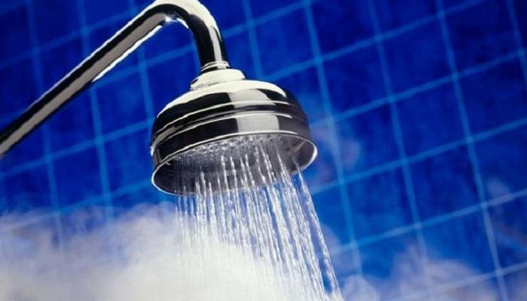 أخطاء شائعة خلال الاستحمام تضر البشرة والشعر