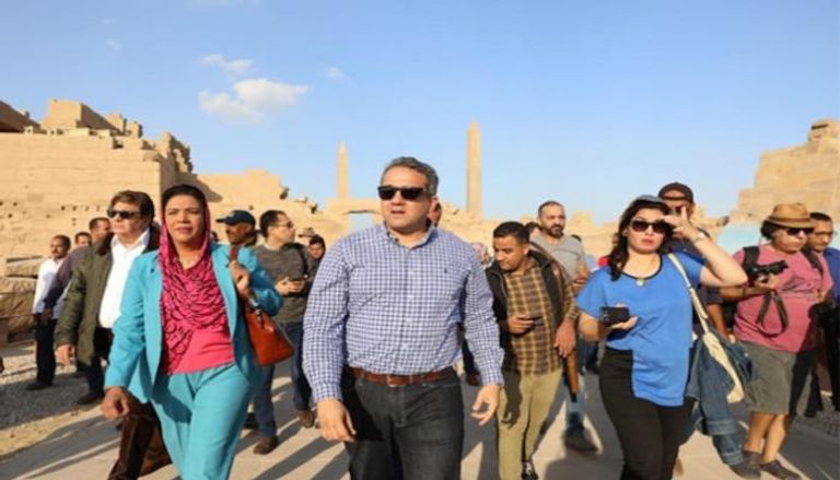 وزير الآثار المصري خلال زيارته لمعابد الكرنك