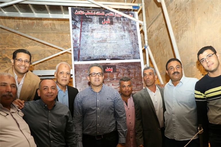 وزير الآثار المصري خلال زيارته لمعابد الكرنك