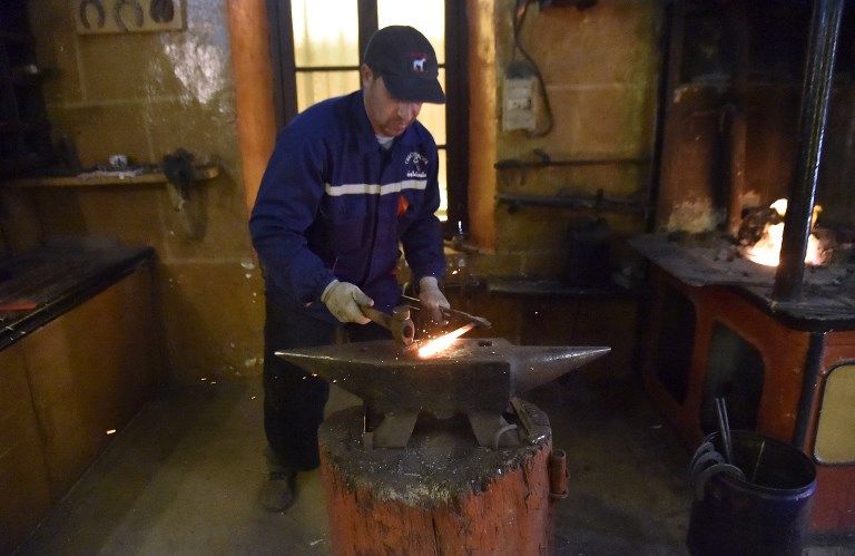  مداح العربي بطل الفروسية السابق وأحد آخر بياطير الجزائر