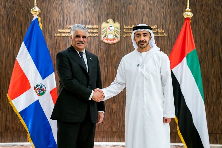 الشيخ عبدالله بن زايد آل نهيان ووزير خارجية الدومينيكان