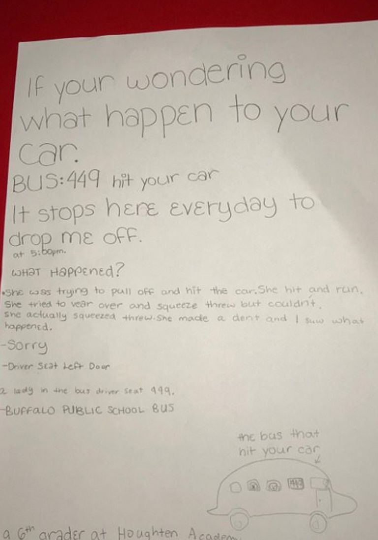 ملاحظة طفلة على حادث سيارة