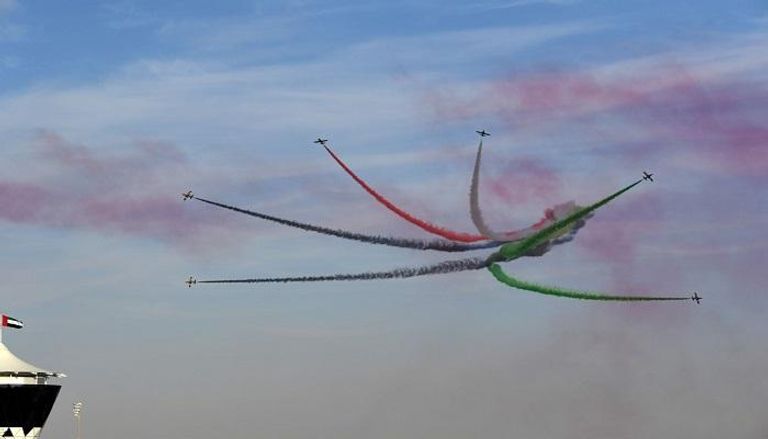 فريق "فرسان الإمارات" يقدم عروضا جوية في "الفورمولا 1" 