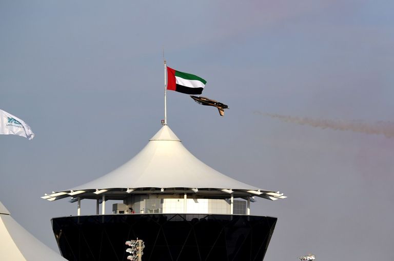 فريق "فرسان الإمارات" يقدم عروضا جوية في "الفورمولا 1"