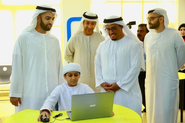 تكريم الدفعة الأولى من برنامج طلاب المبرمج الإماراتي