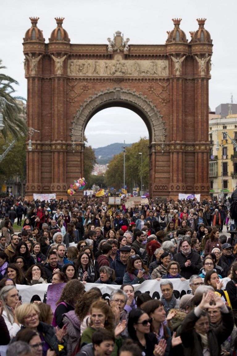 مظاهرات في إسبانيا تنديدا بالعنف ضد النساء