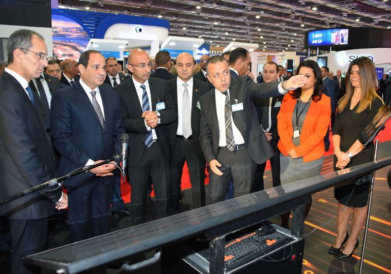 الرئيس المصري يفتتح معرض القاهرة الدولي للاتصالات