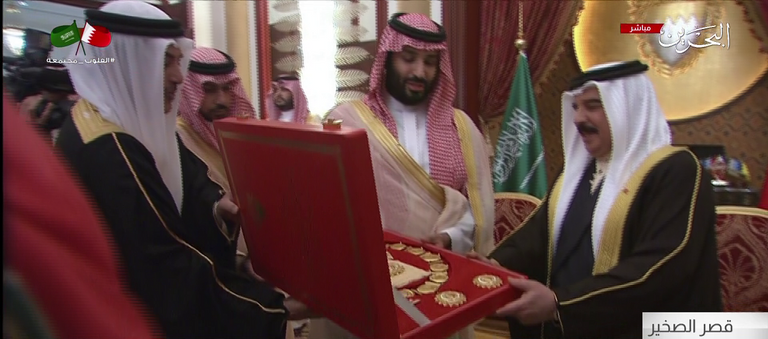 الملك حمد بن عيسى آل خليفة والأمير محمد بن سلمان آل سعود 