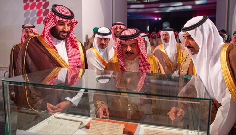 ملك البحرين وولي العهد السعودي يدشنان خط أنابيب النفط الجديد ملك البحرين وولي العهد السعودي يدشنان خط أنابيب نفط جديدا