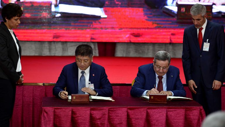 التوقيع على الاتفاقية بين الجانبين الصيني والجزائري