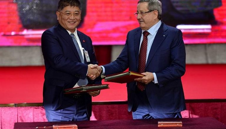 الجزائر توقع اتفاقا مع الصين لبناء مصنع للفوسفات