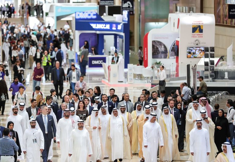الشيخ حمدان بن راشد يفتتح معرض الخمسة الكبار