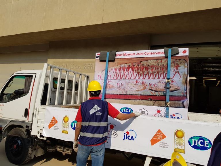 نقل 240 قطعة أثرية إلى المتحف المصري الكبير