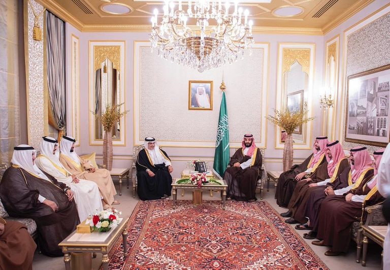 محمد بن سلمان خلال لقائه مع ولي العهد البحريني