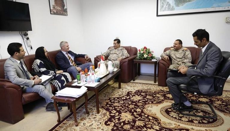 لقاء رئيس هيئة الأركان العامة اليمني وملحق الدفاع بالسفارة البريطانية 