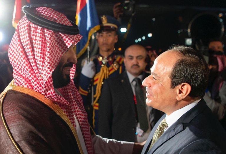 الرئيس السيسي يستقبل ولي العهد السعودي لدى وصوله مطار القاهرة