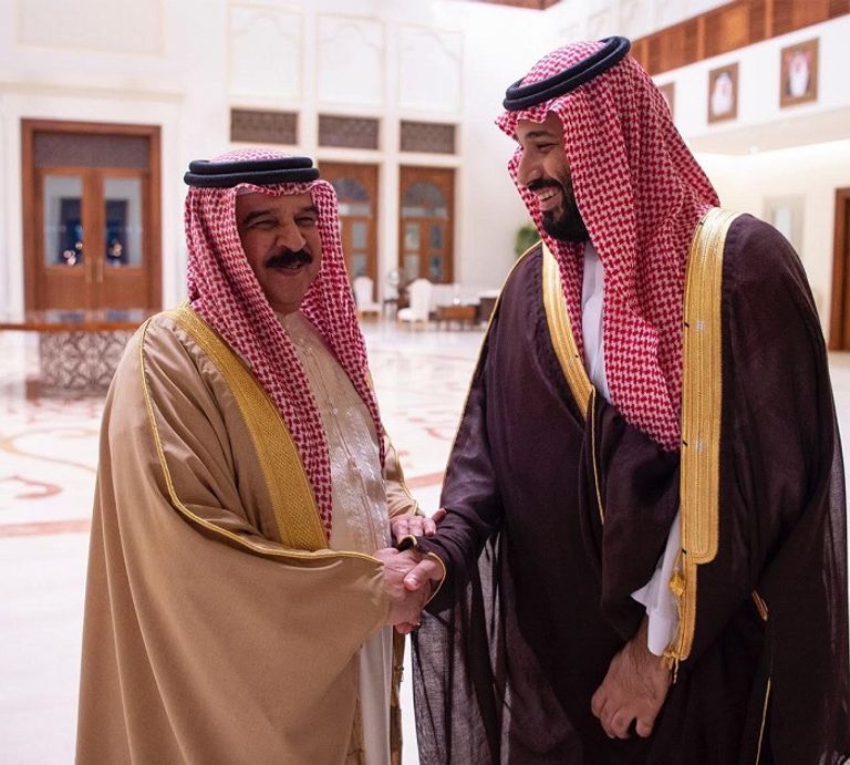 ولي العهد السعودي يغادر البحرين ثاني محطات جولته العربية