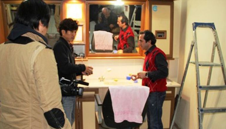 وسيلة إعلامية كورية مع الحلاق المثير للدهشة