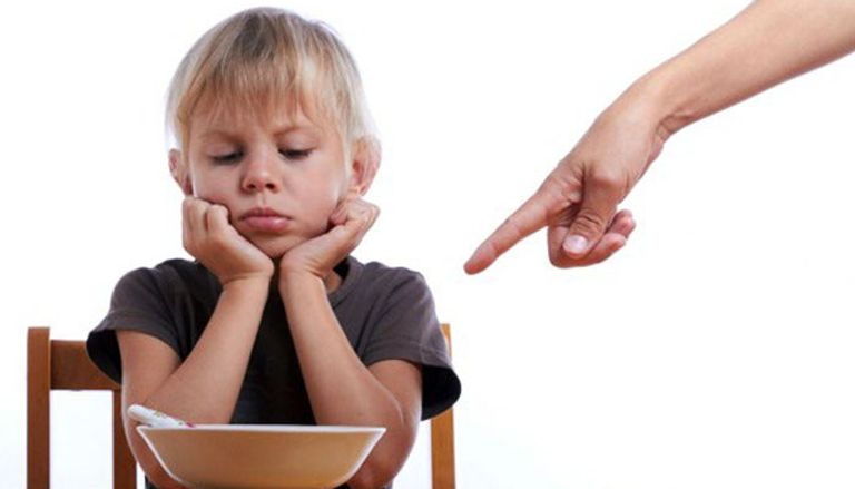 اجبار الطفل على أكل الطبق كاملا حان تغيير عاداتك السيئة القديمة