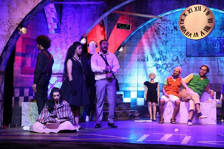 وزيرة الثقافة المصرية تشيد بعرض "مترو" المسرحي