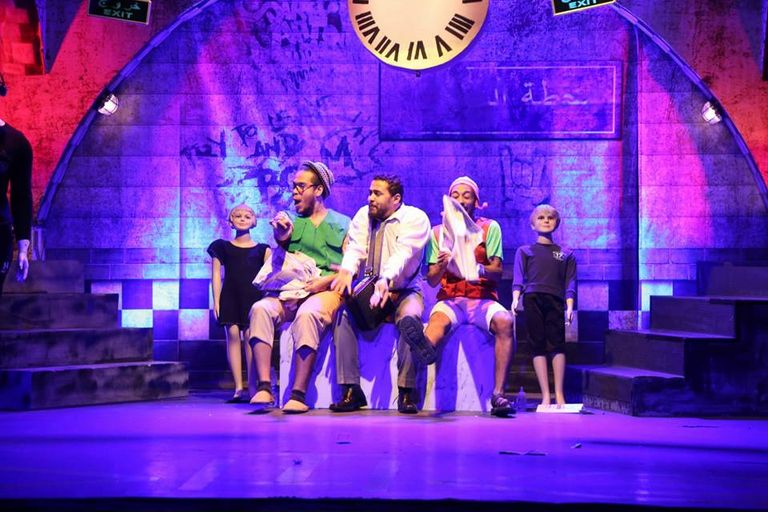 وزيرة الثقافة المصرية تشيد بعرض "مترو" المسرحي