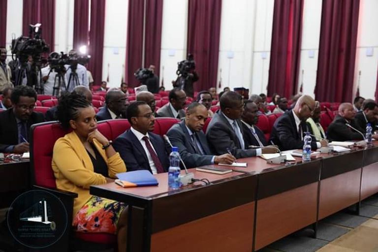 جانب من لقاء آبي أحمد مع قادة أحزاب المعارضة