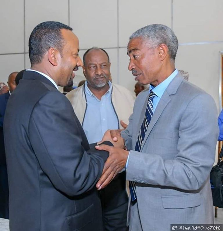 جانب من لقاء آبي أحمد مع قادة أحزاب المعارضة