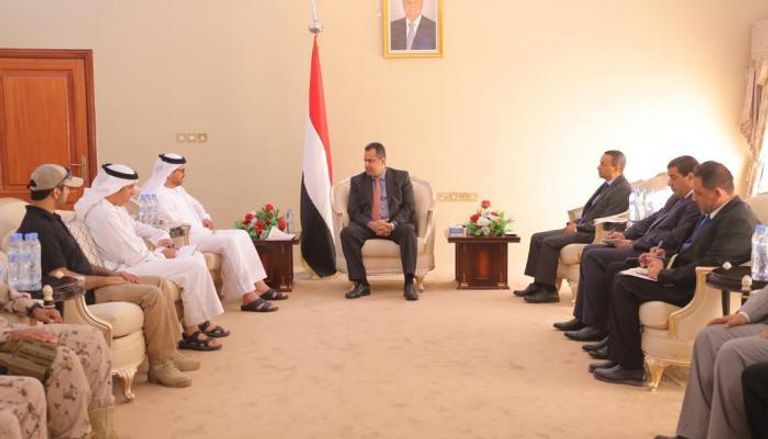 رئيس الحكومة اليمنية خلال استقباله سفير دولة الإمارات 