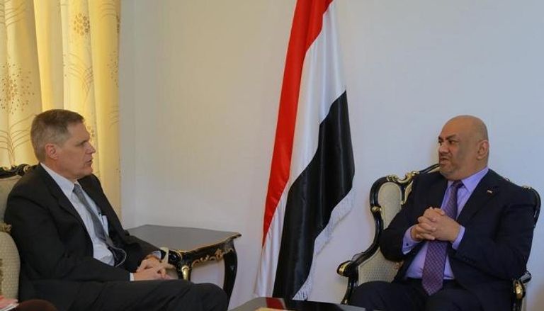  وزير الخارجية اليمني والسفير الأمريكي خلال لقاء اليوم
