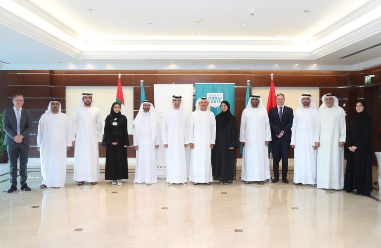 أثناء توقيع الاتفاقية