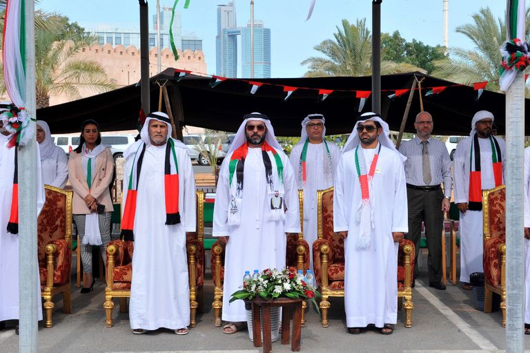 بعض المشاركين بالاحتفالية في صورة تذكارية