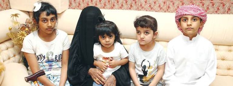 الشيخ محمد بن زايد يكرم أمهات الشهداء