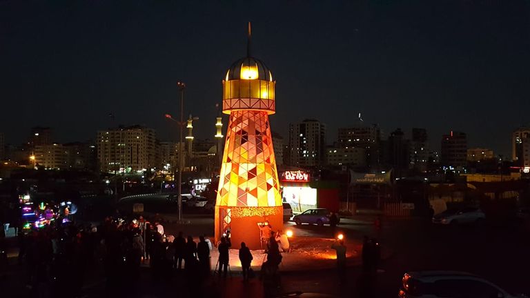 منارة غزة تزهو بالبرتقالي