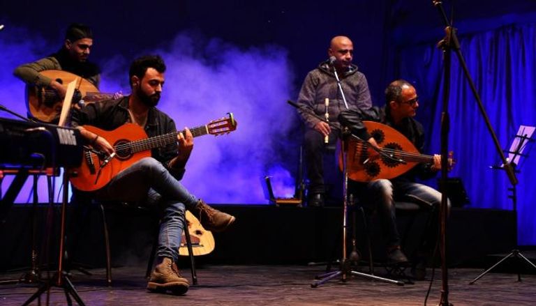 الشباب الفلسطيني يعبرون بالموسيقى