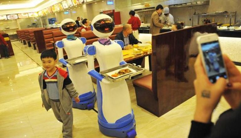 مقهى ياباني يستخدم الروبوتات لتوفير فرص عمل لذوي الهمم