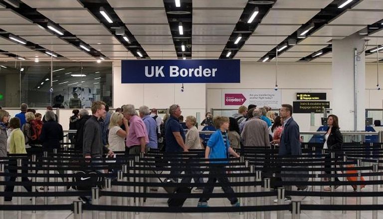 انخفاض كبير في أعداد مهاجري بريطانيا من الاتحاد الأوروبي