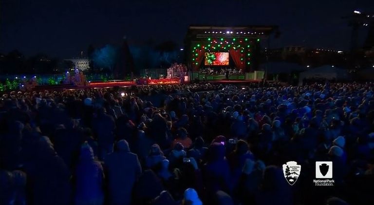  ترامب وميلانيا يضيئان شجرة عيد الميلاد في واشنطن