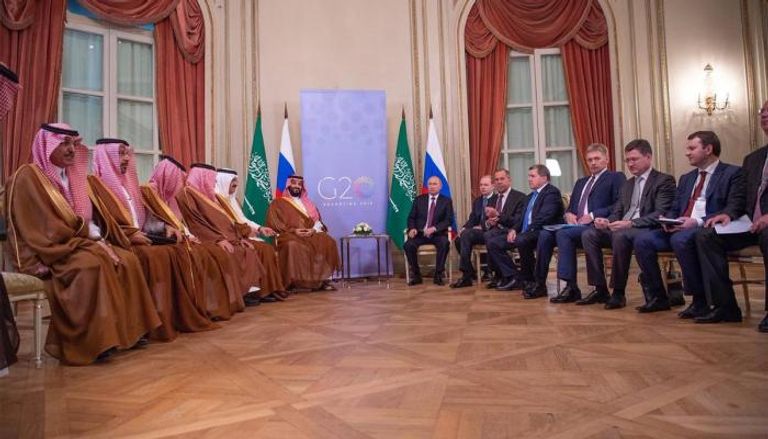 الأمير محمد بن سلمان والرئيس فلاديمير بوتين أثناء اللقاء