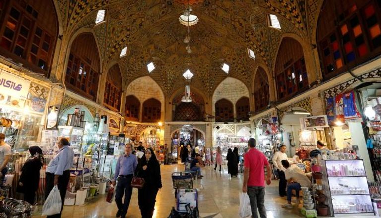 تجار إيران يشتكون من ارتفاع الأسعار وتراجع الشراء